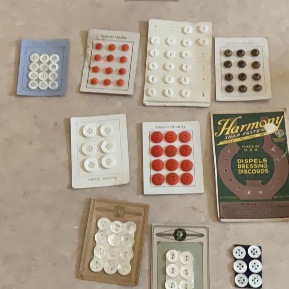 Lot of antique/vintage mother of pearl buttons etc.